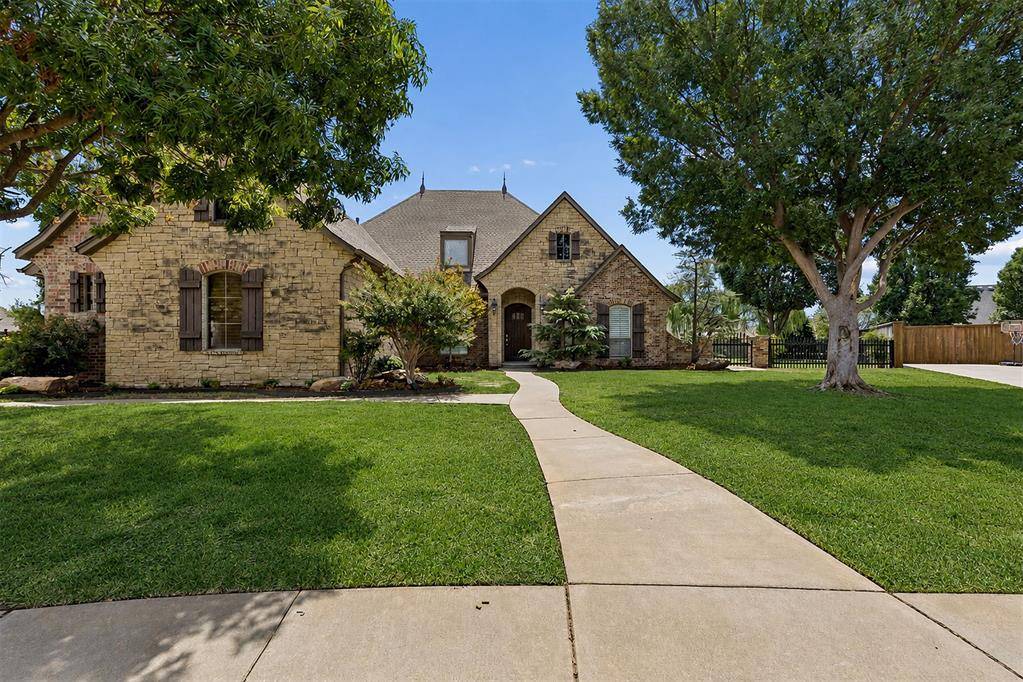 1300 Redbud CT, Moore, OK 73160