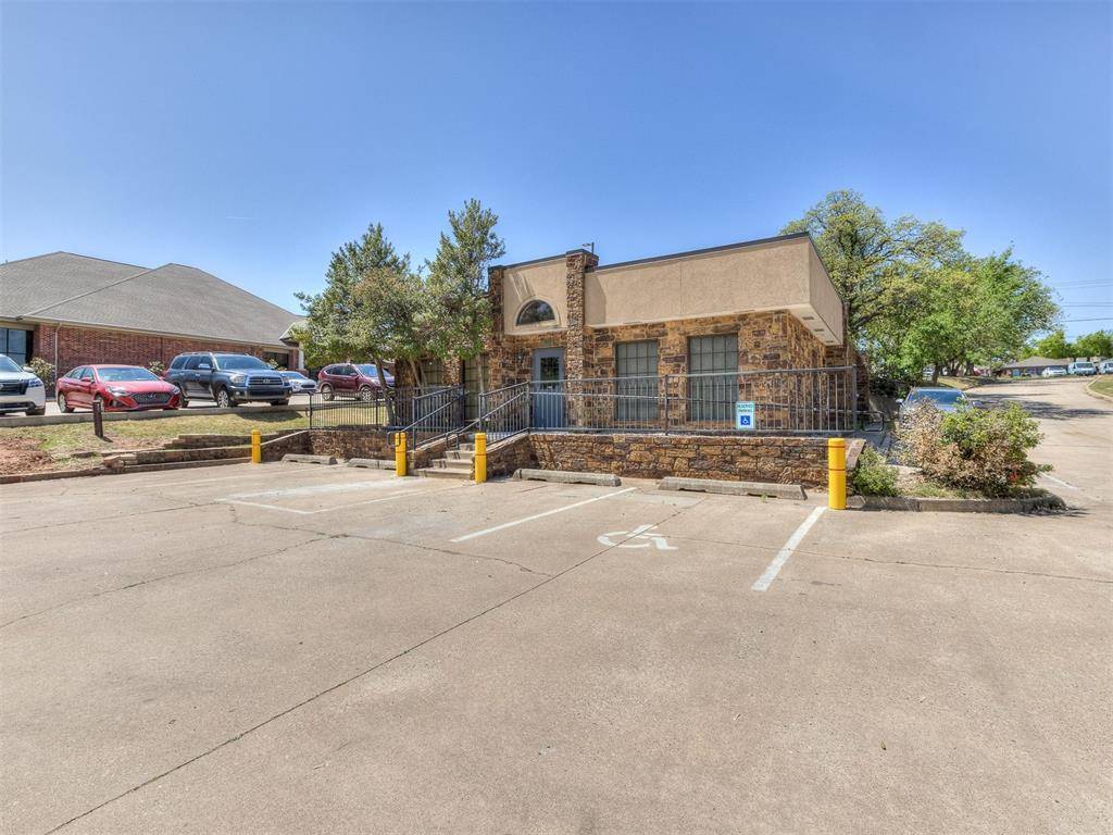 910 S Bryant AVE, Edmond, OK 73034