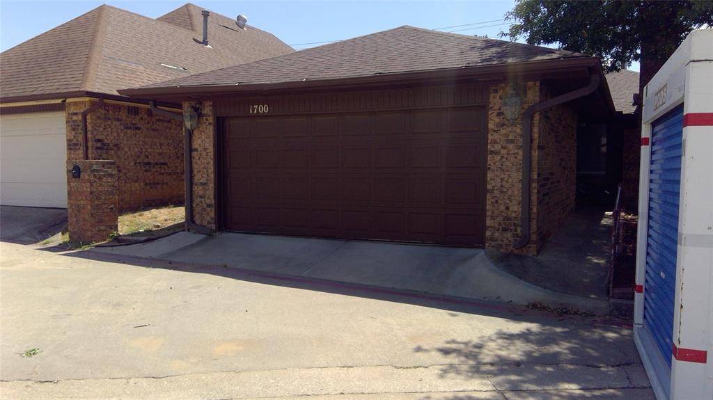 1700 Lionsgate CIR, Bethany, OK 73008