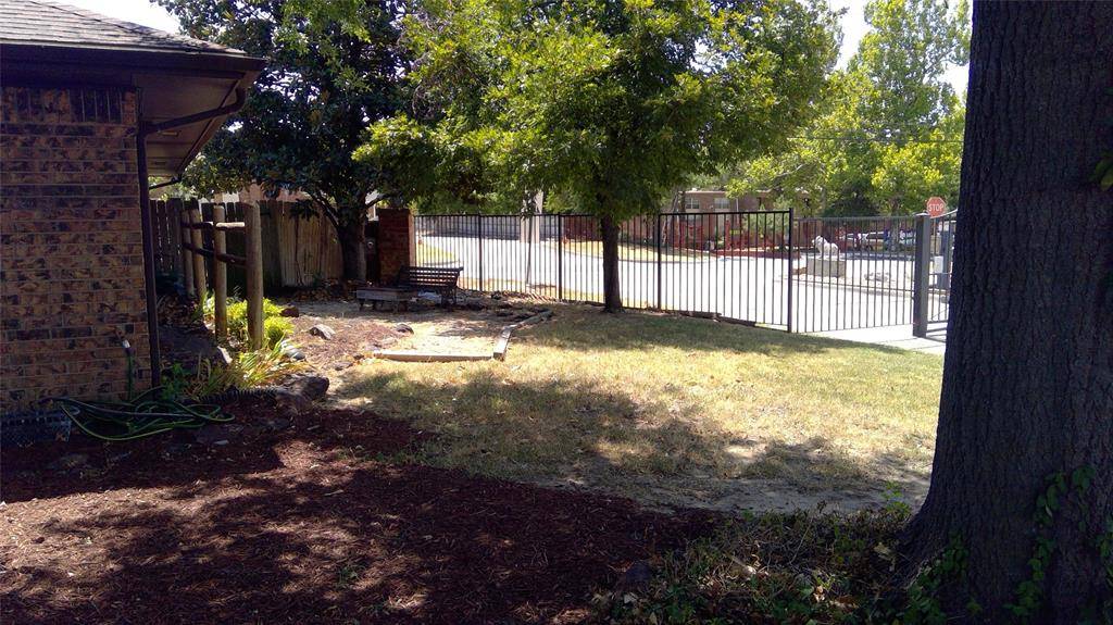 1700 Lionsgate CIR, Bethany, OK 73008