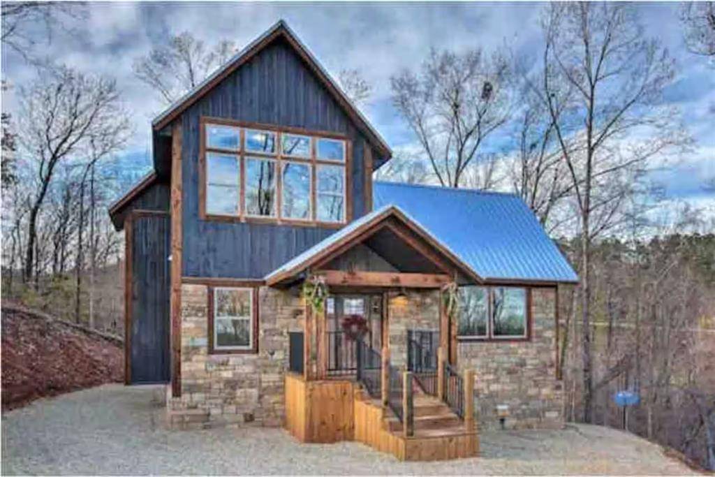 356 Little Creek LN, Broken Bow, OK 74728