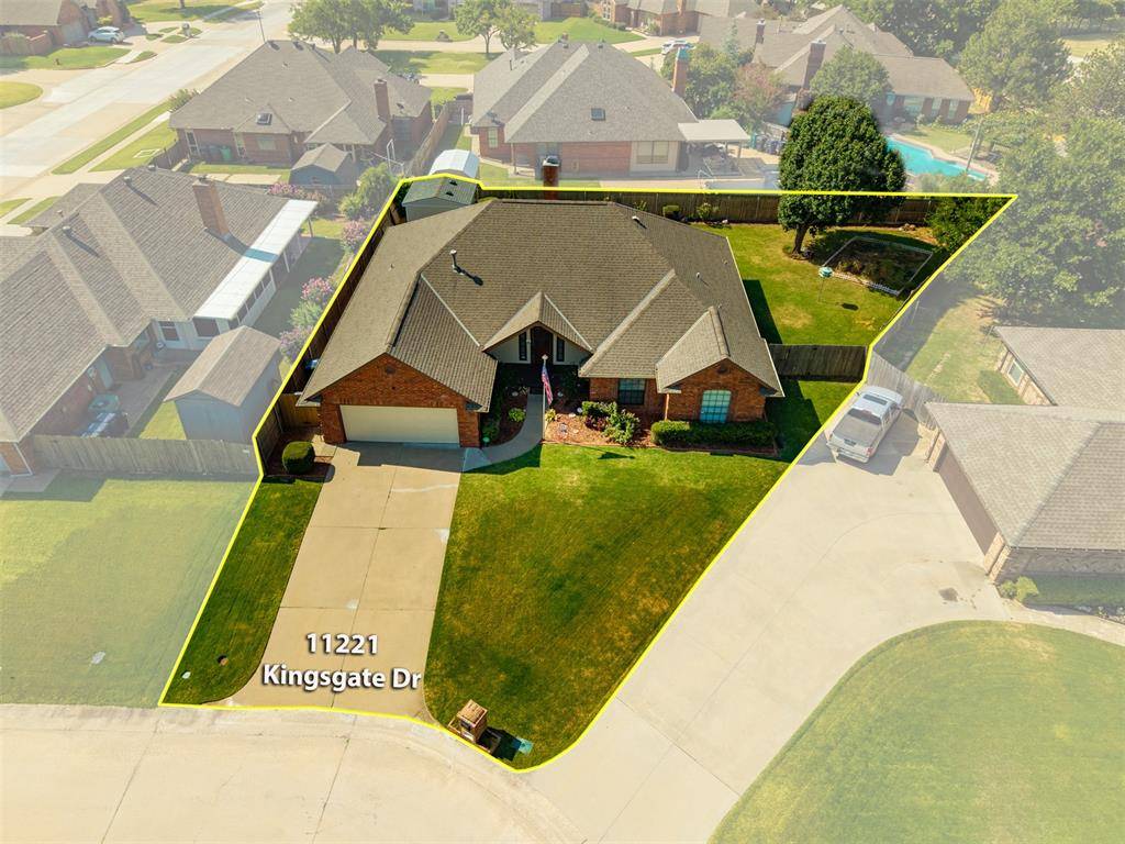 11221 Kingsgate DR, Oklahoma City, OK 73170