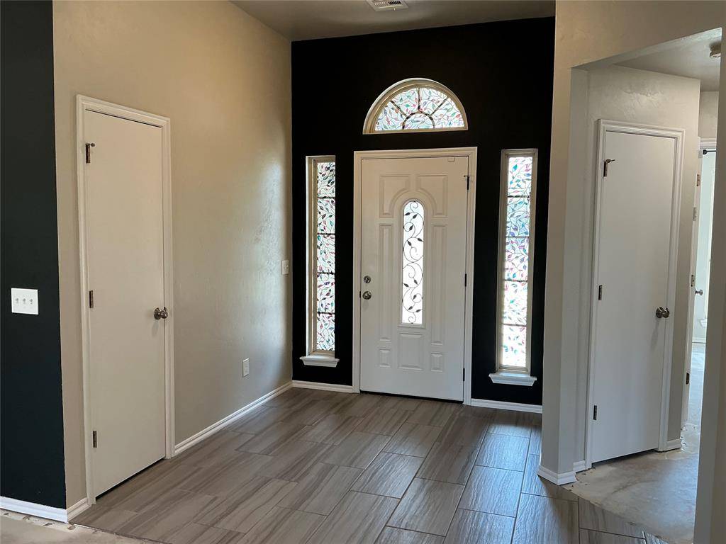16000 Vicki DR, Oklahoma City, OK 73170