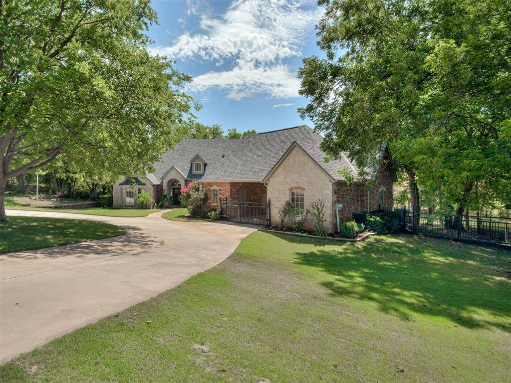 8030 Redhawk LN, Edmond, OK 73034