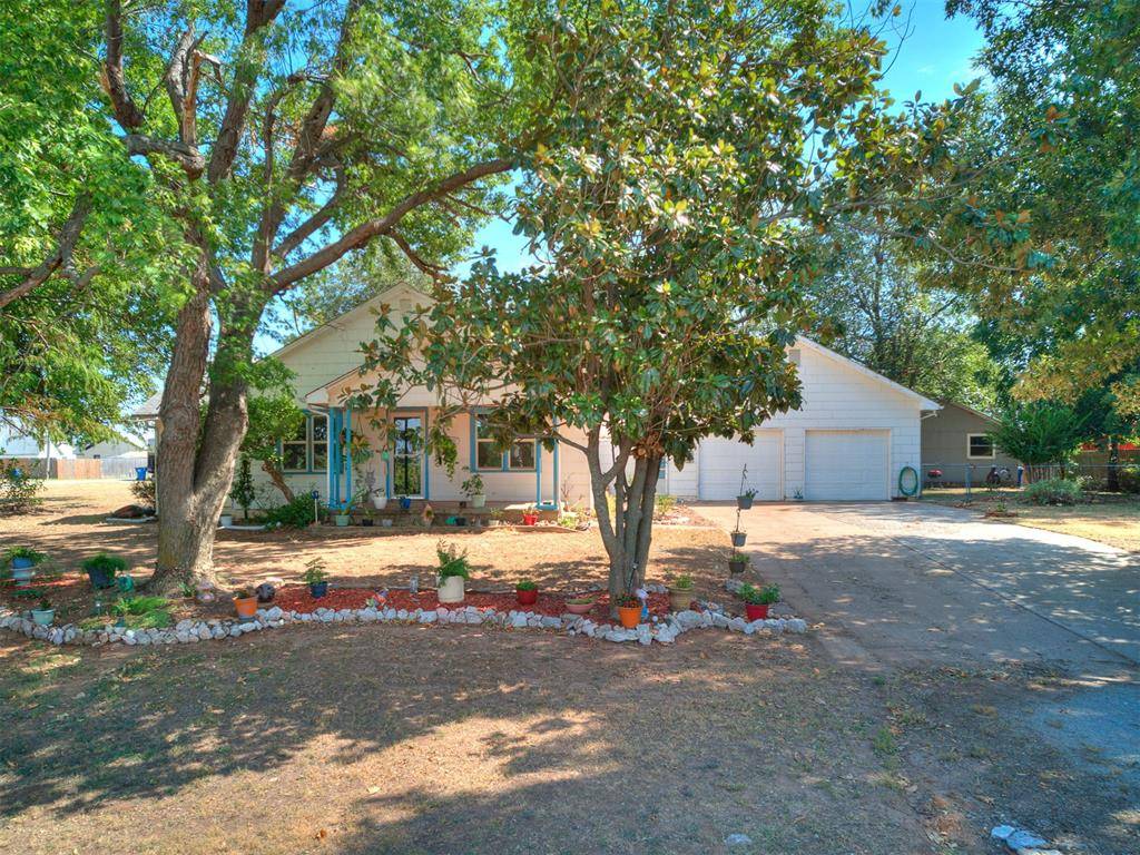 416 E Main ST, Calumet, OK 73014