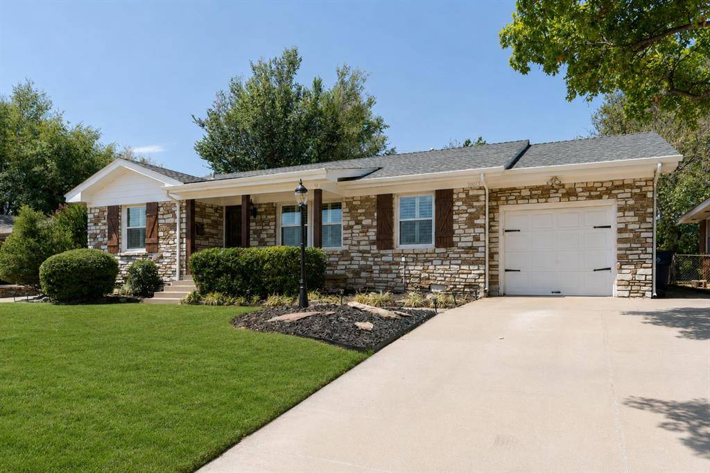 10013 Ridgeview DR, Oklahoma City, OK 73120