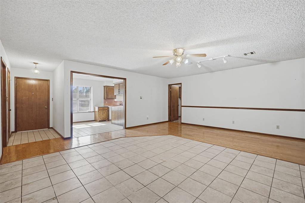 2408 N Flamingo LN, Altus, OK 73521