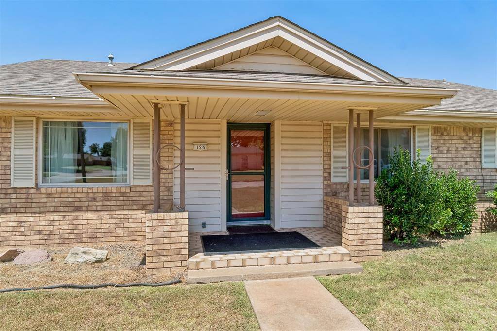124 Ruskin PL, Chickasha, OK 73018