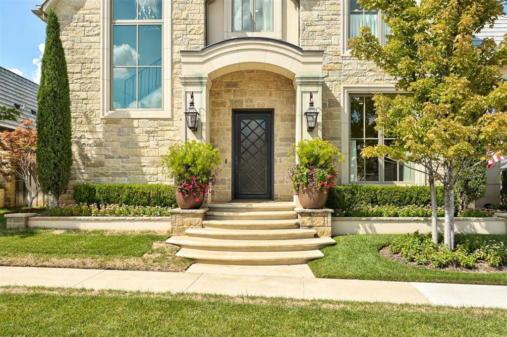 1121 Cumberland CT, Nichols Hills, OK 73116
