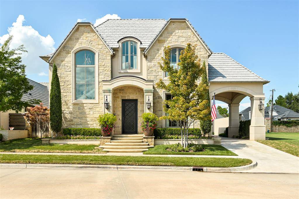 1121 Cumberland CT, Nichols Hills, OK 73116