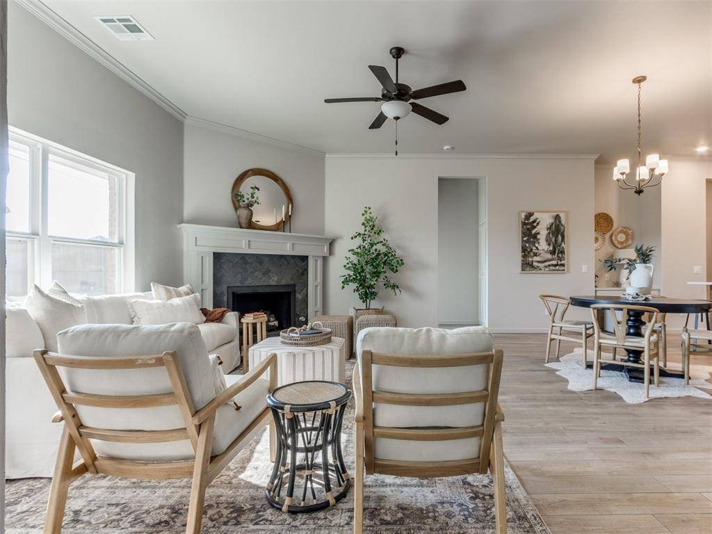 11700 SW 15th TER, Yukon, OK 73099