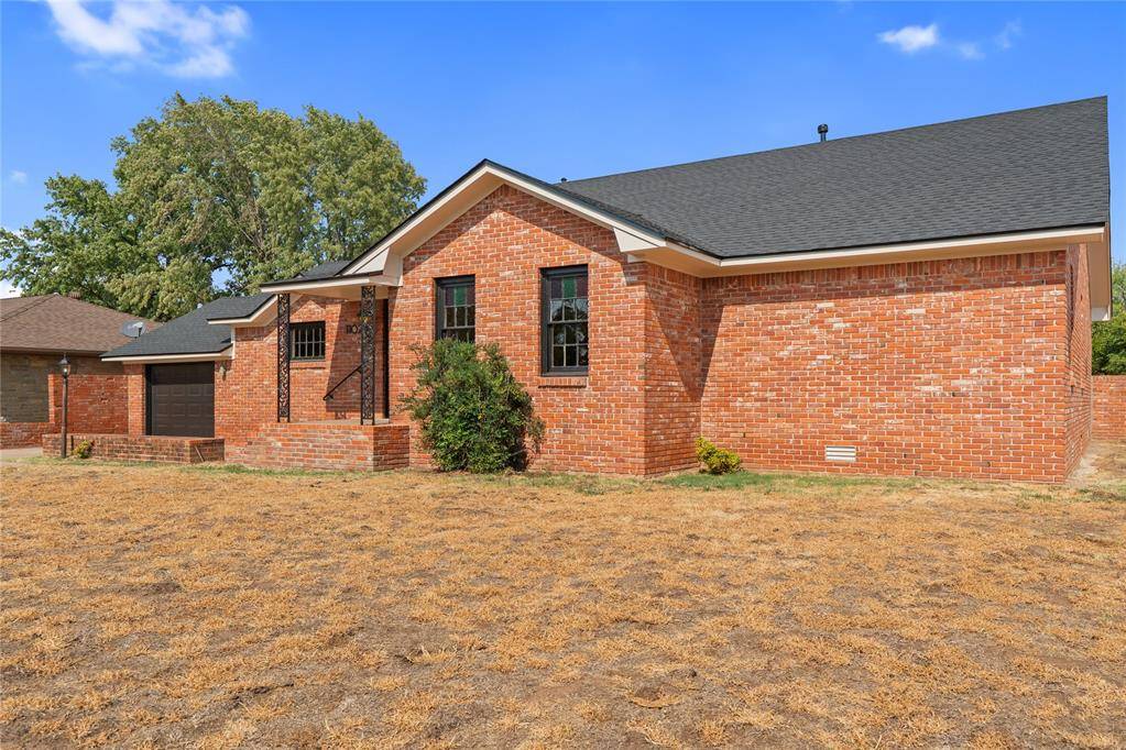 1102 N Noble AVE, Watonga, OK 73772
