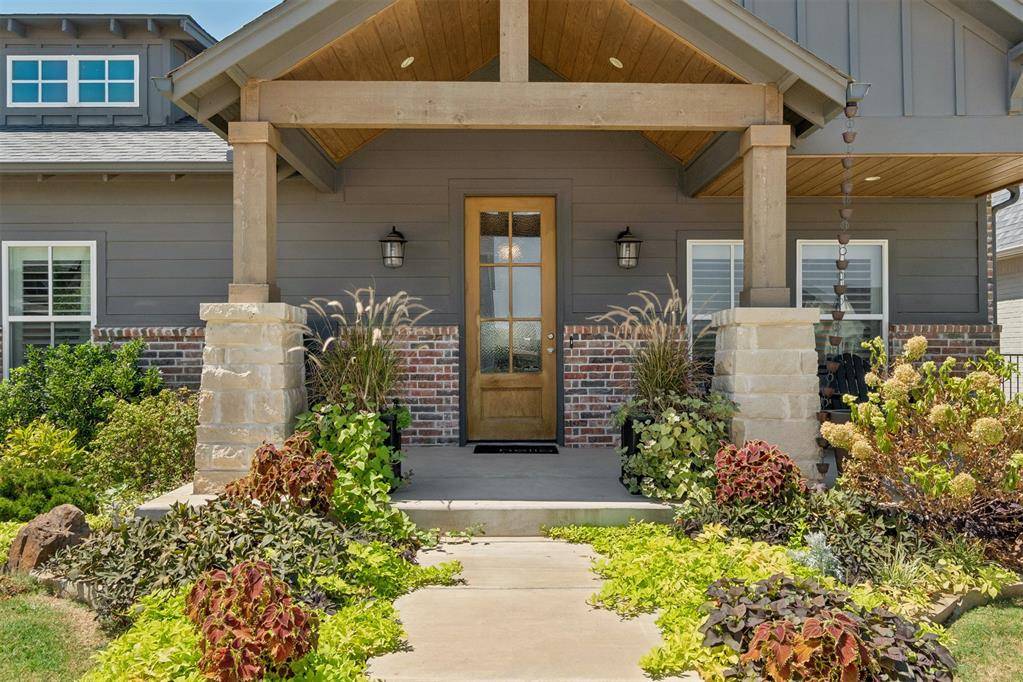 1925 Plaza District DR, Edmond, OK 73034