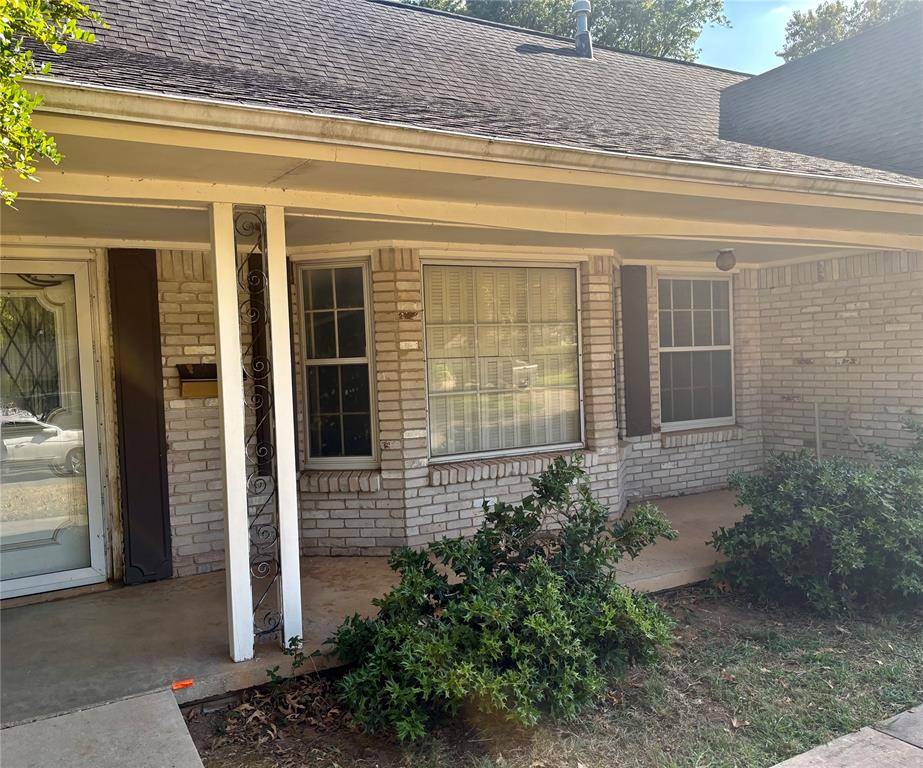 1606 Greenbriar DR, Norman, OK 73072