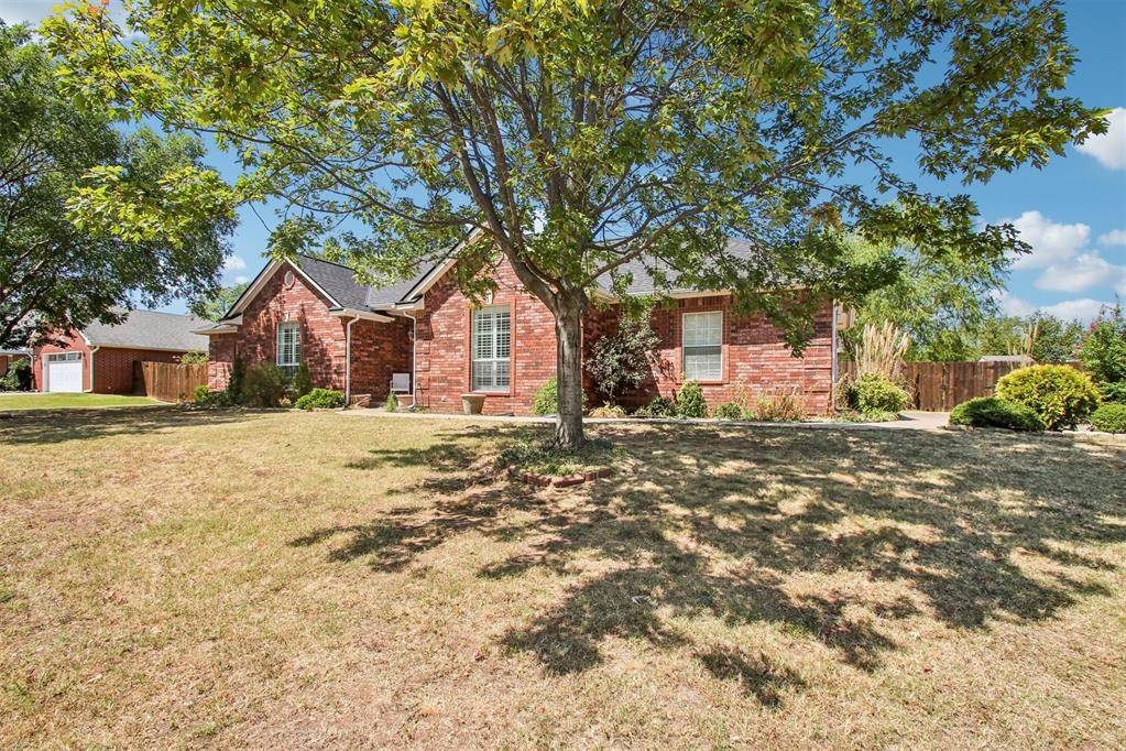 504 Pool LN, Shawnee, OK 74801