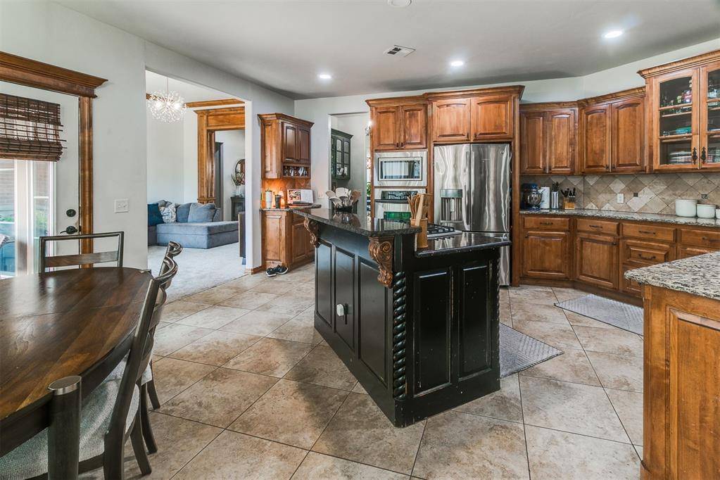 5832 Havenshire LN, Edmond, OK 73034