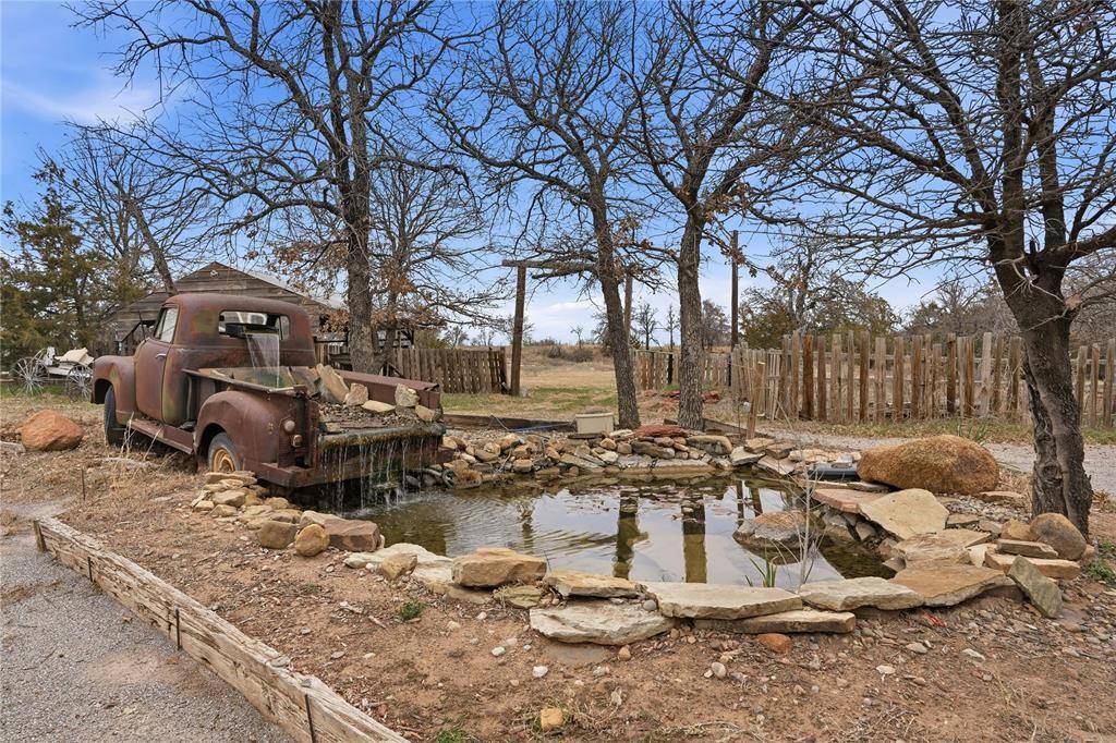 72 Hidden Oaks DR, Indiahoma, OK 73552