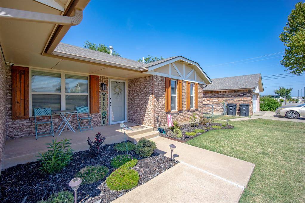 605 SW 7th ST, Moore, OK 73160