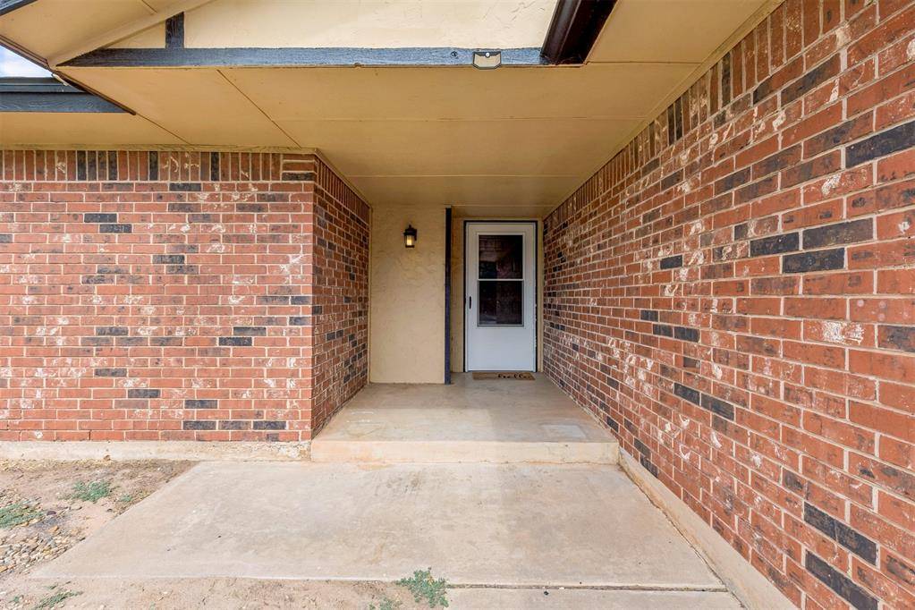 529 S Silver DR, Mustang, OK 73064