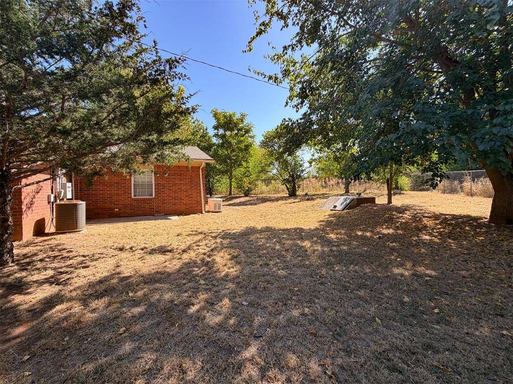 312 Elmwood TER, Anadarko, OK 73005