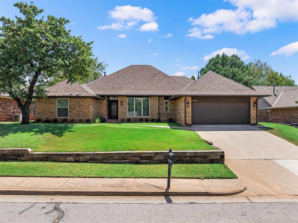 2312 Coachlight DR, Edmond, OK 73013