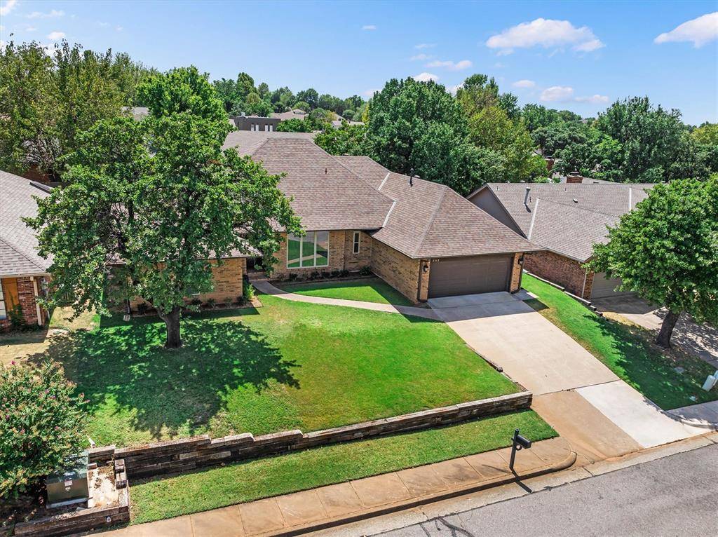 2312 Coachlight DR, Edmond, OK 73013