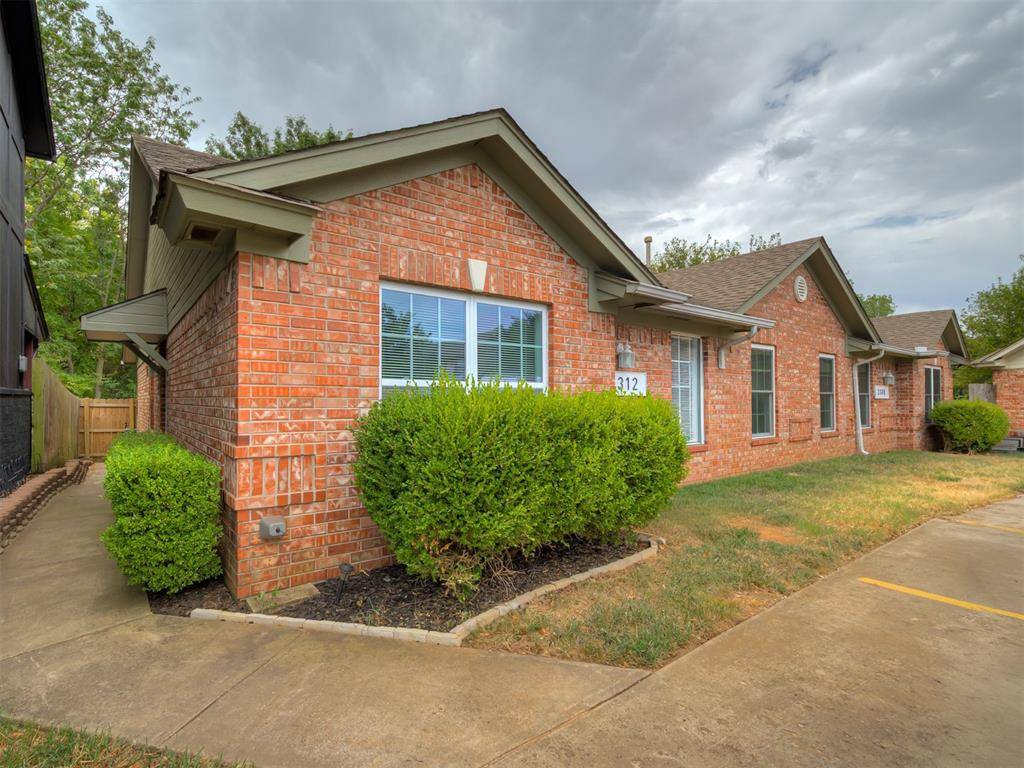 2308 Heatherfield LN, Norman, OK 73071