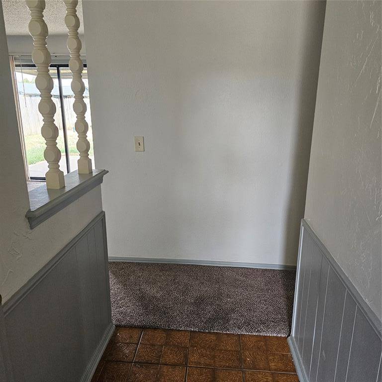 609 NW 17th ST, Moore, OK 73160