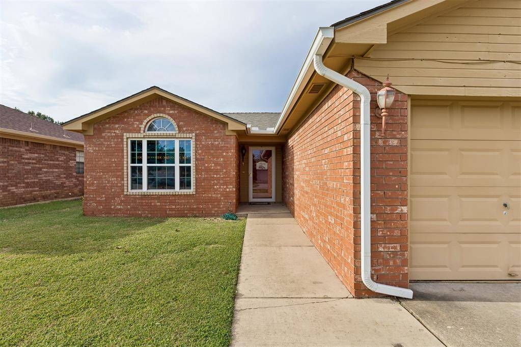 1416 Forest Glenn CIR, Norman, OK 73071