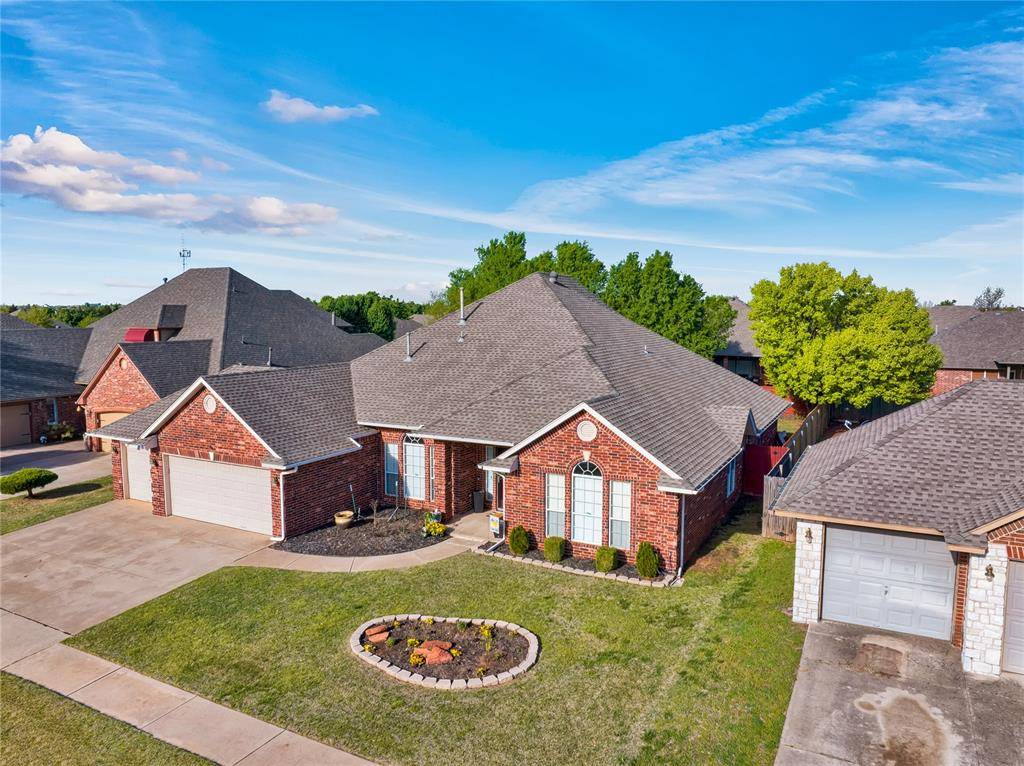 17105 Gladstone LN, Edmond, OK 73012