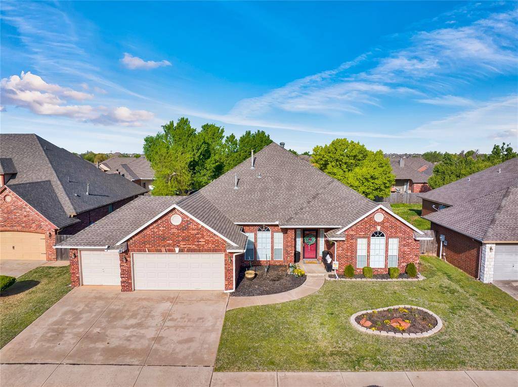 17105 Gladstone LN, Edmond, OK 73012