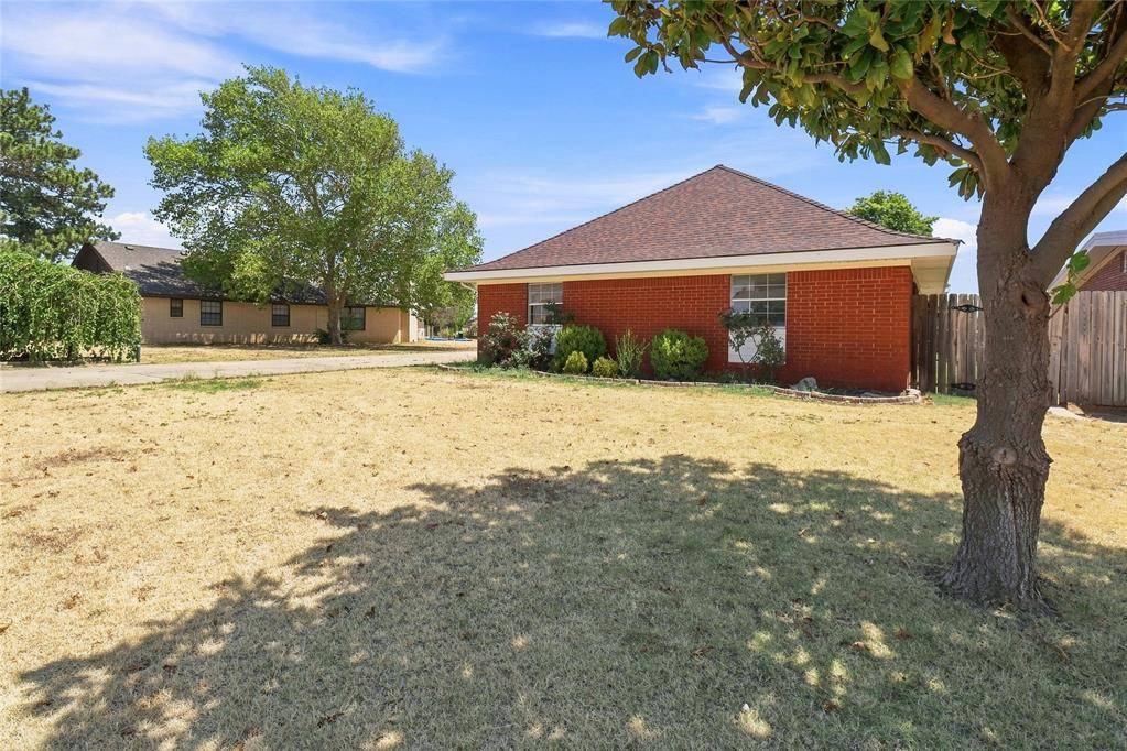 120 Gaynelle LN, Hobart, OK 73651