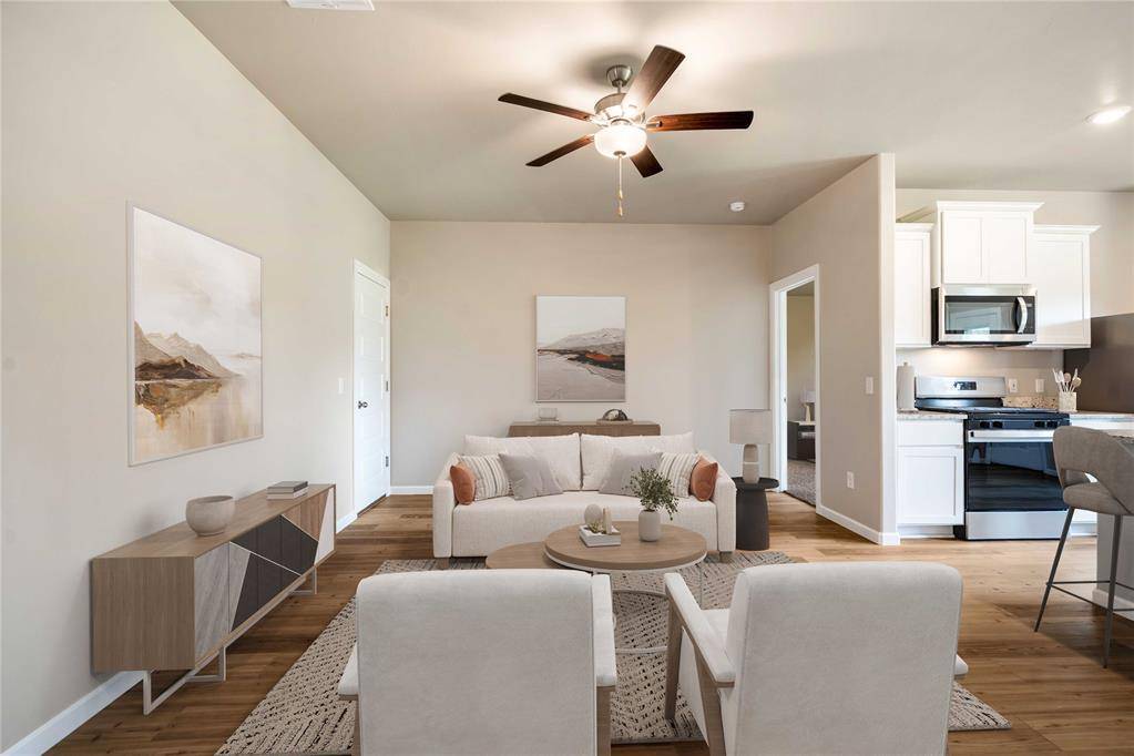 724 Luna WAY, Tuttle, OK 73089