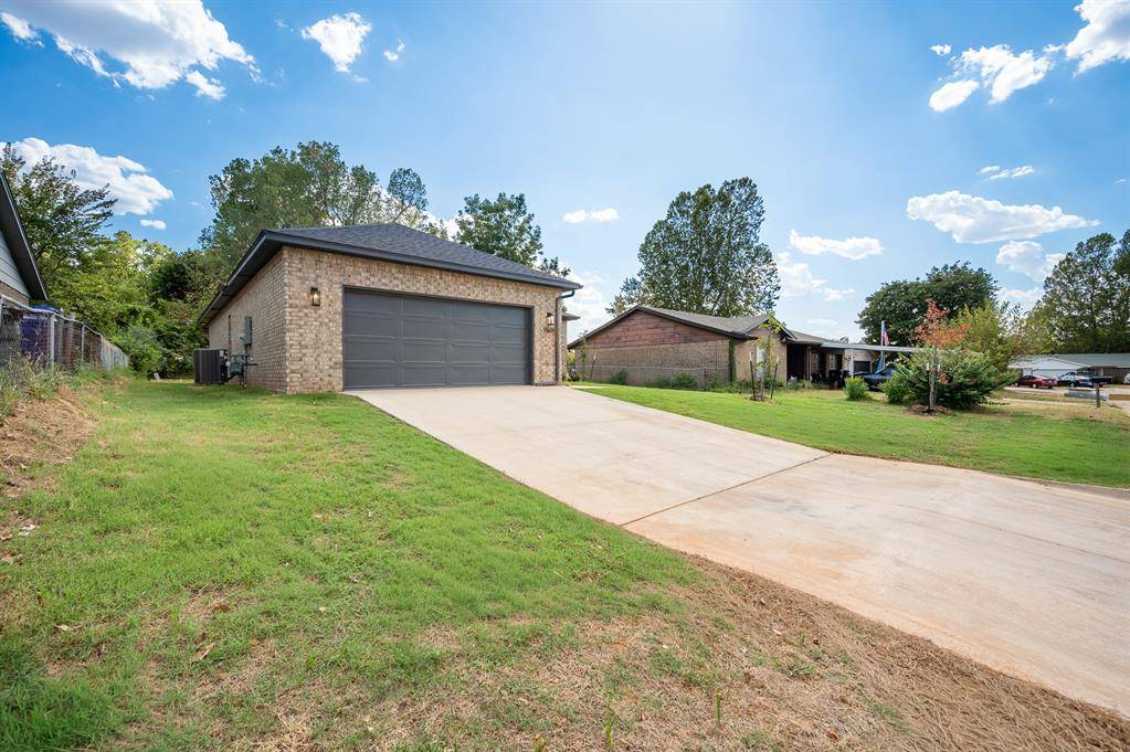 9606 NE 3rd ST, Midwest City, OK 73130