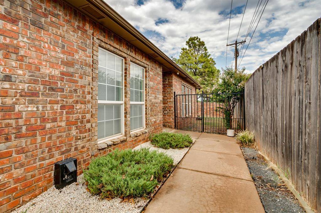1601 Laurel PL, Edmond, OK 73003