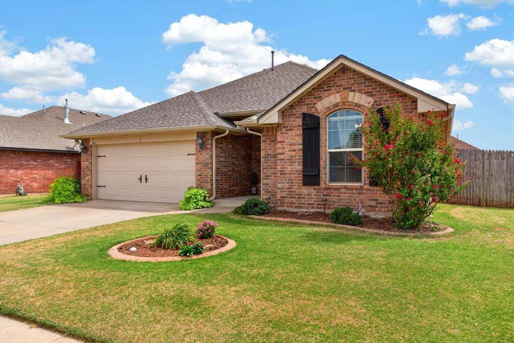 11128 SW 39th CT, Mustang, OK 73064