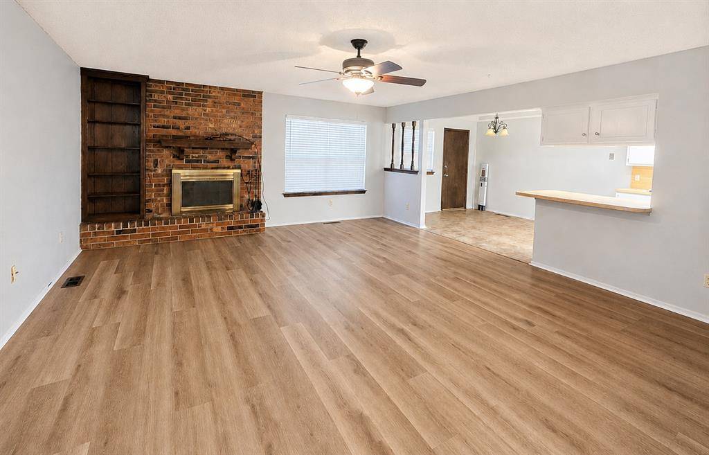 10444 Fairfax LN, Yukon, OK 73099
