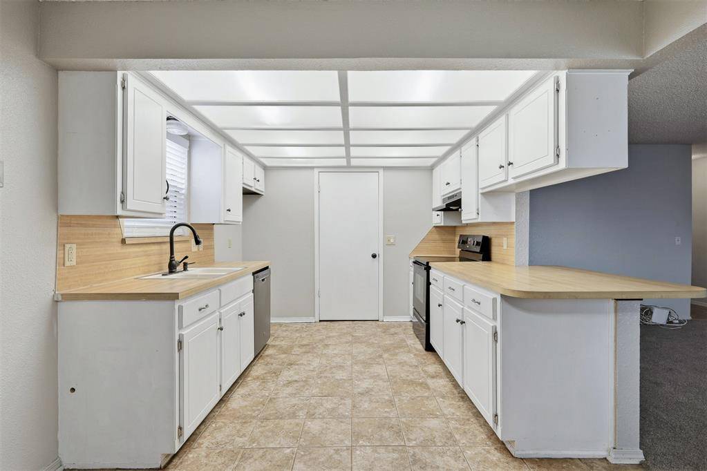 10444 Fairfax LN, Yukon, OK 73099