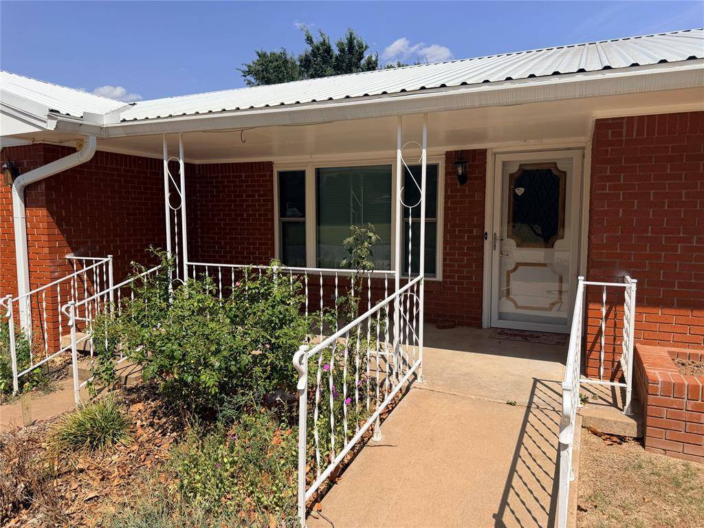 406 N Armor AVE, Canton, OK 73724