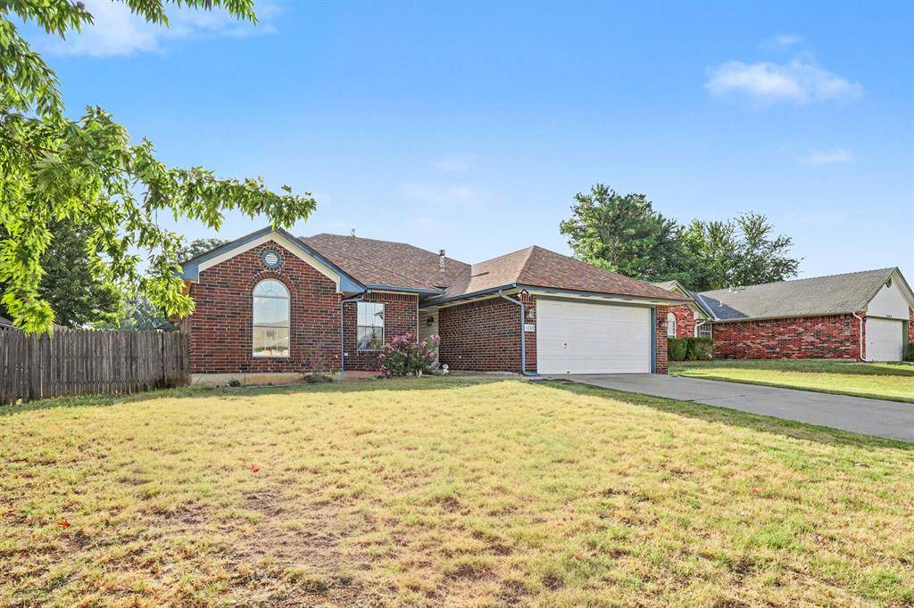 1808 Butterfield TRL, Choctaw, OK 73020