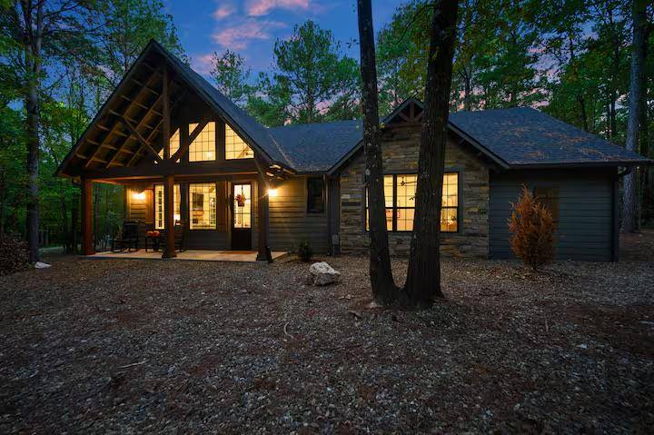 147 Lazy River LN, Broken Bow, OK 74728