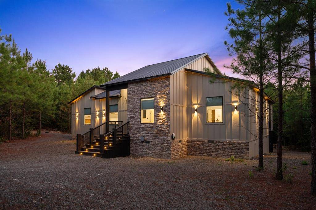 250 Southern Spruce TRL, Broken Bow, OK 74728