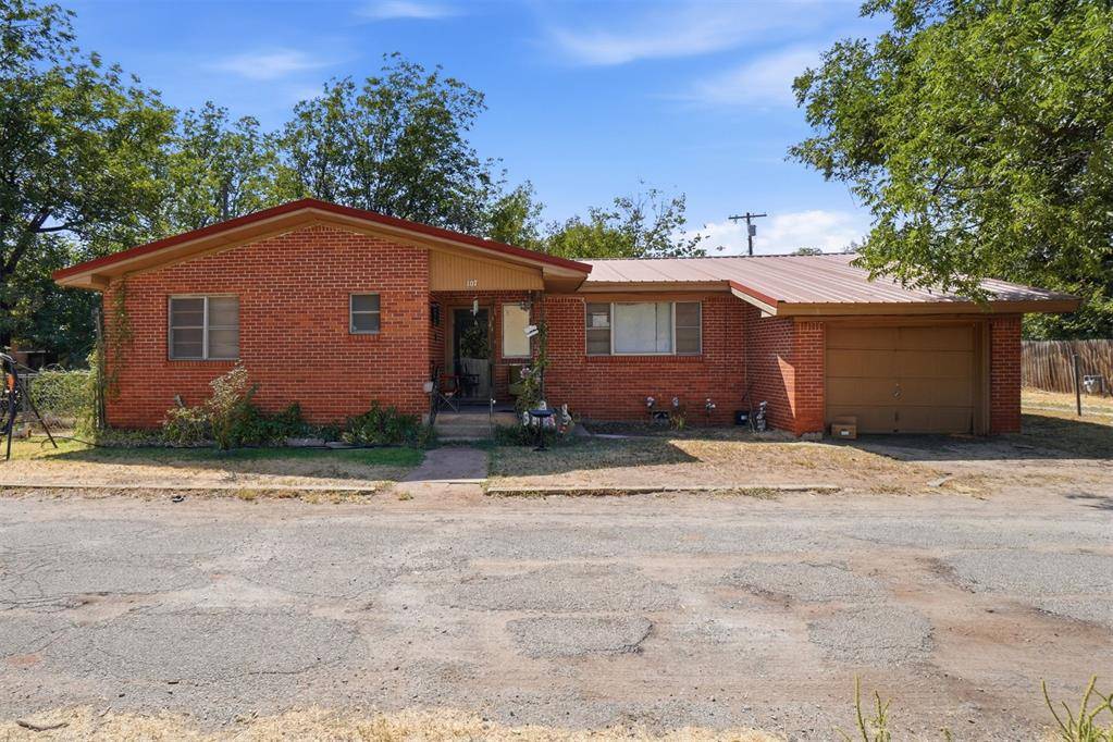 107 N Maryland AVE, Mangum, OK 73554