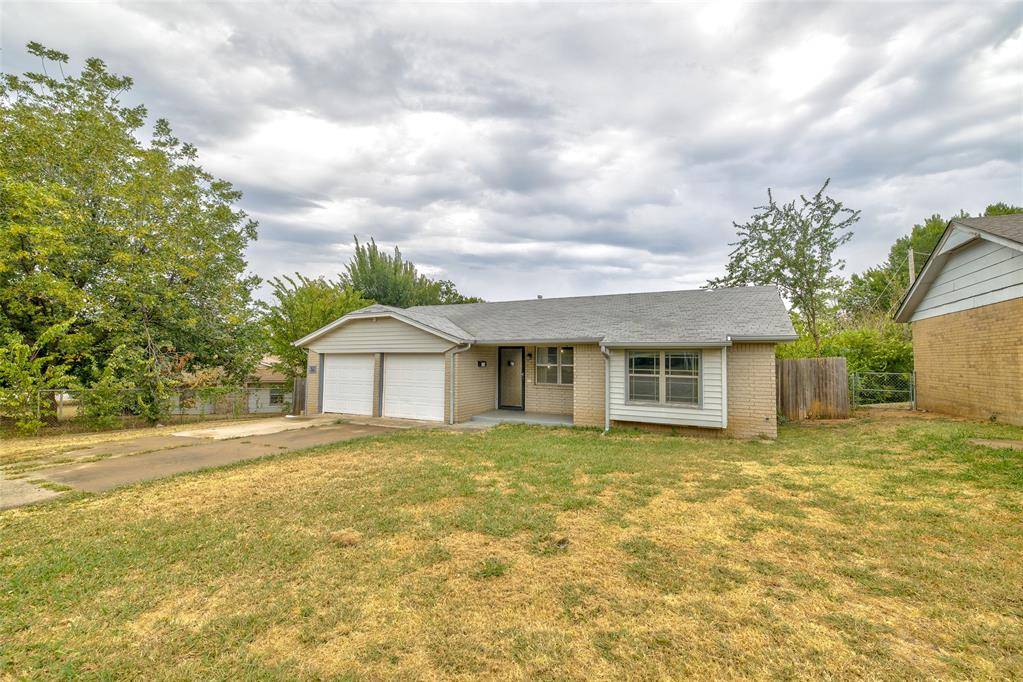 628 Baer DR, Moore, OK 73160
