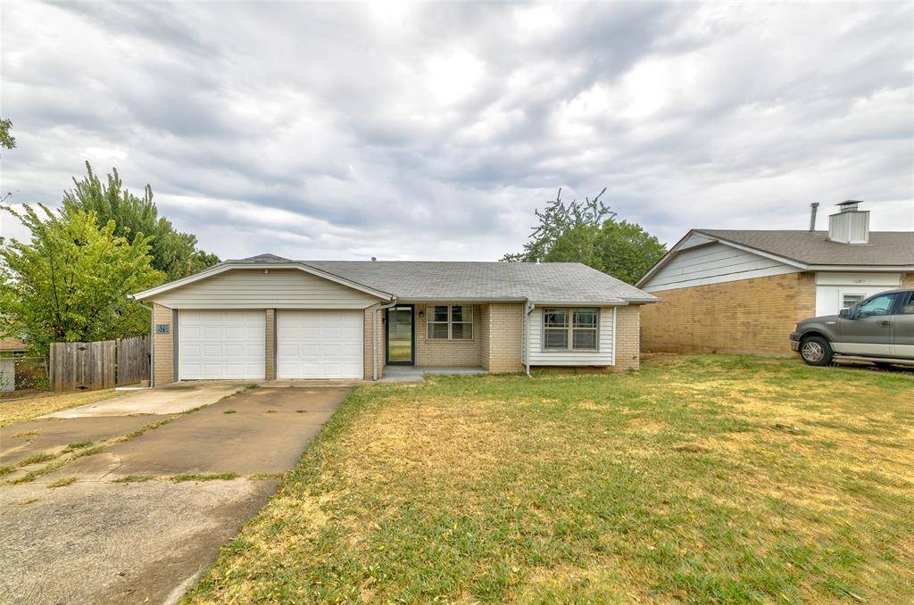 628 Baer DR, Moore, OK 73160