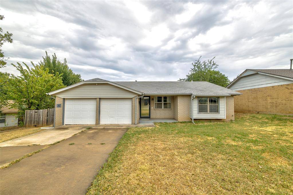 628 Baer DR, Moore, OK 73160