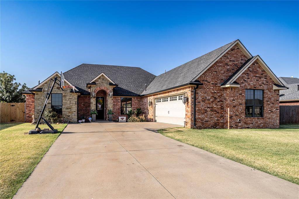 2200 Stratta DR, Weatherford, OK 73096