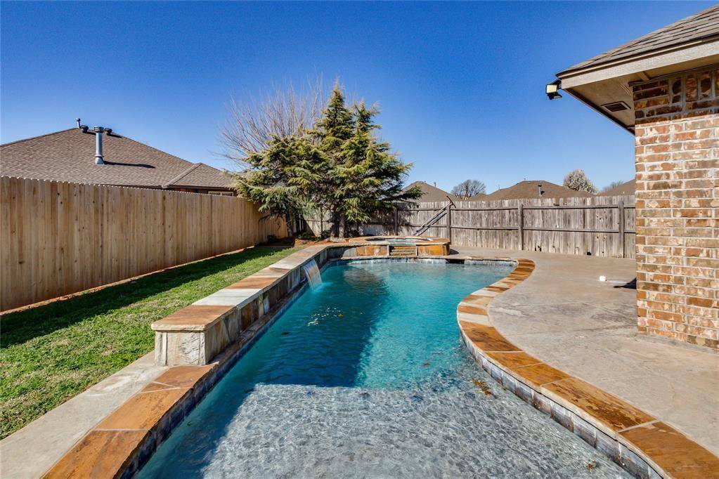 202 N Westminster WAY, Mustang, OK 73064