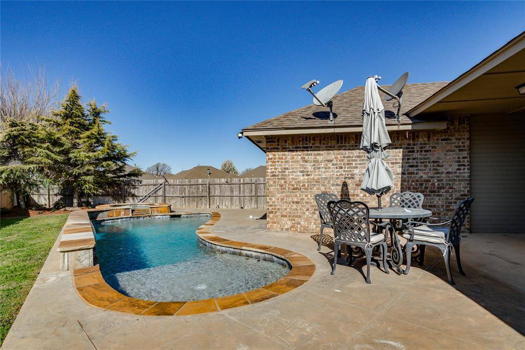 202 N Westminster WAY, Mustang, OK 73064