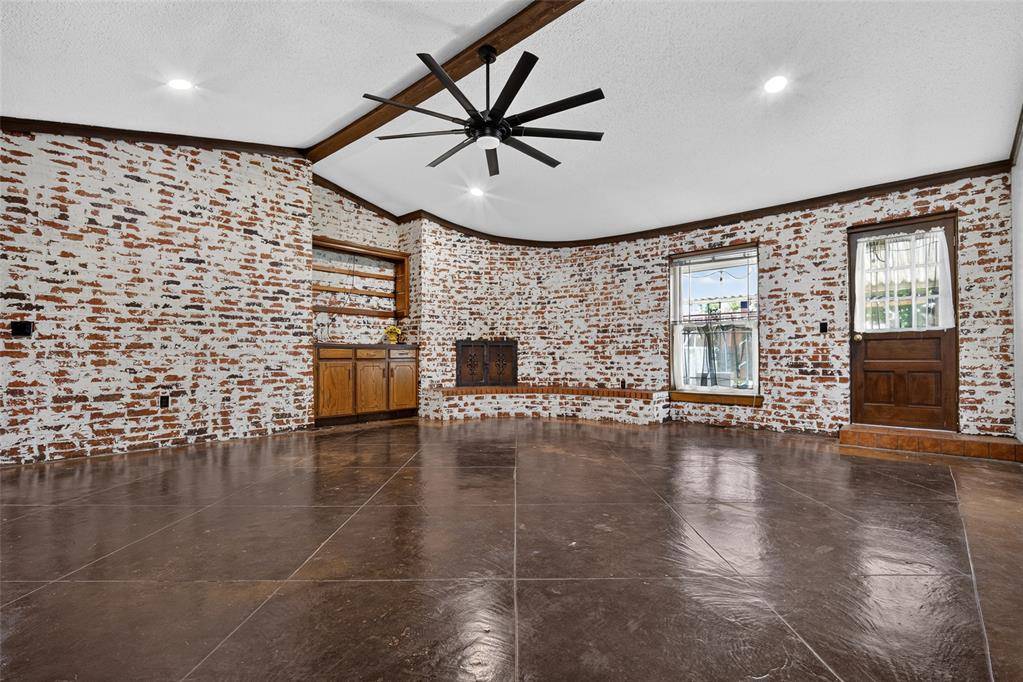 108 W Parkland DR, Yukon, OK 73099